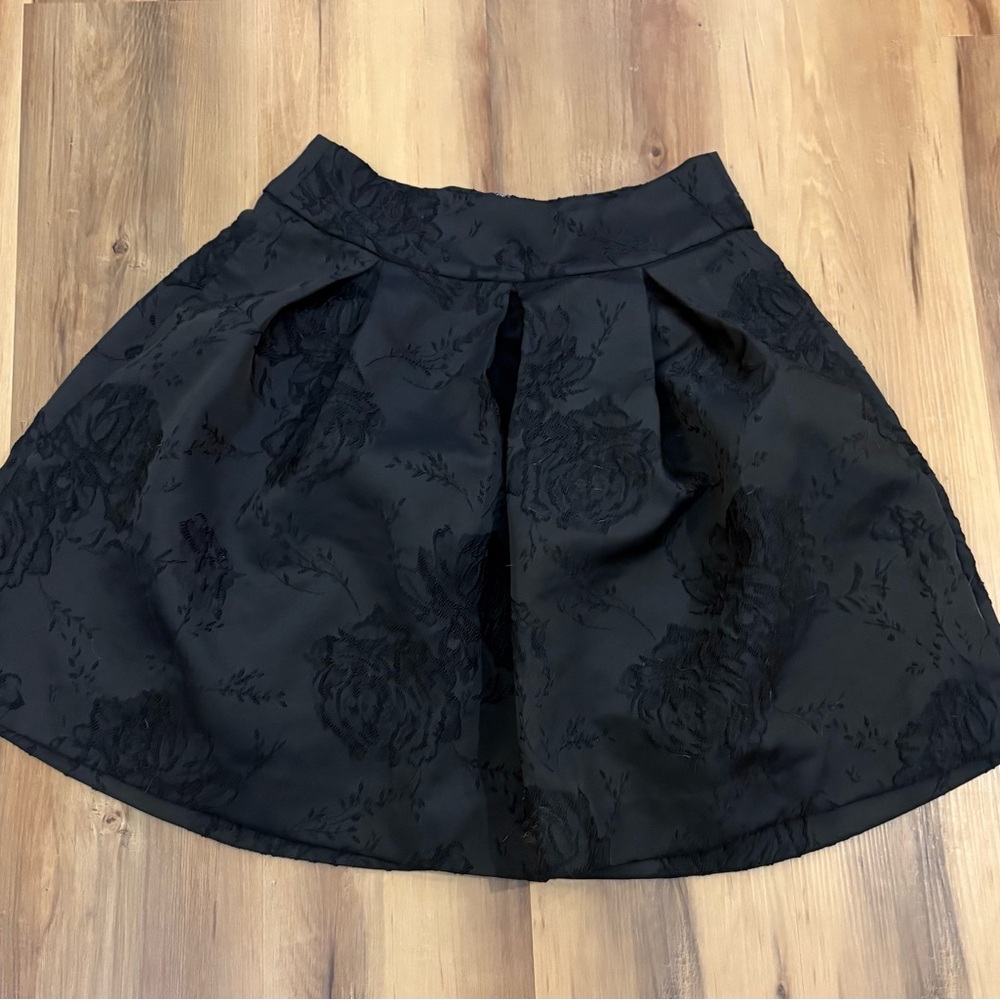 RW&CO Elegant Black A line Floral Skirt size 4 worn once